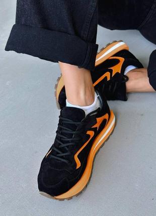 Кроссовки замшевые черные с оранжевыми вставками