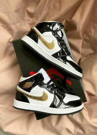 Кроссовки nike air jordan 1 mid patent golden black1 фото