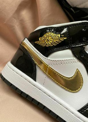 Кроссовки nike air jordan 1 mid patent golden black5 фото