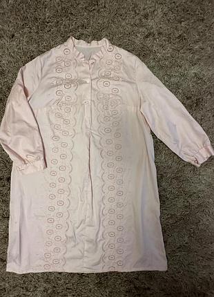 Платье с вышивкой