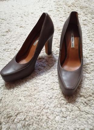 Кожаные классические туфли на высоком каблуке genuine leather1 фото