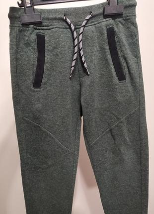 Брюки хаки 114-119 kiabi