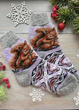Шерстяные новогодние женские теплые носки из овечьей шерсти на новый год « белочки на фиолетовом», 37-39 р