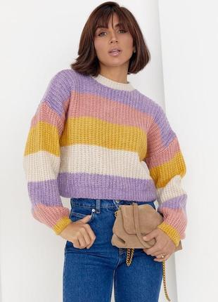 Укороченный вязаный свитер в цветную полоску6 фото
