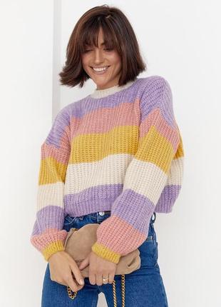 Укороченный вязаный свитер в цветную полоску7 фото