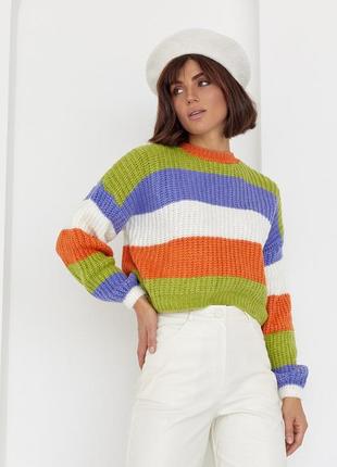 Укороченный вязаный свитер в цветную полоску3 фото