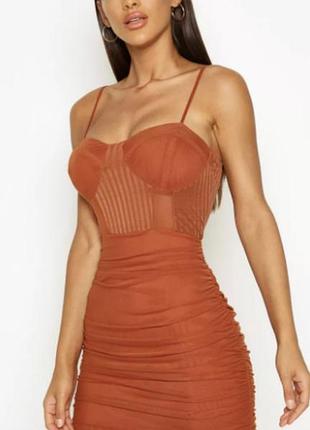 Платье boohoo со сборкой