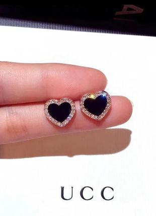 Сережки гвоздики у вигляді серця з камінчиками