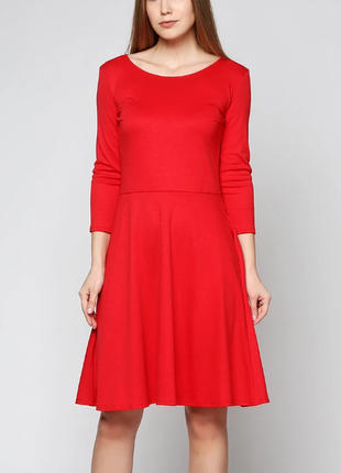 Базовое ярко-красное платье