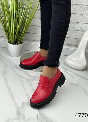 Стильні натуральні шкіряні лофери червоного кольору, комфортні жіночі туфлі8 фото