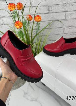 Стильні натуральні шкіряні лофери червоного кольору, комфортні жіночі туфлі2 фото