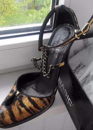 Туфли-босоножки с тигровым принтом2 фото