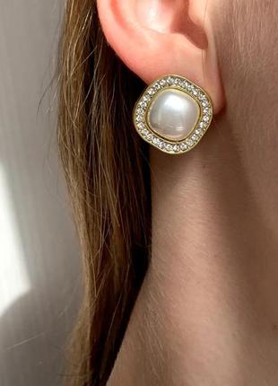 Нежные изысканные серьги в золотом цвете с жемчужинами