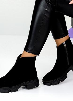 Демісезонні жіночі замшеві ботинки чорного кольору, трендові жіночі ботинки низький хід