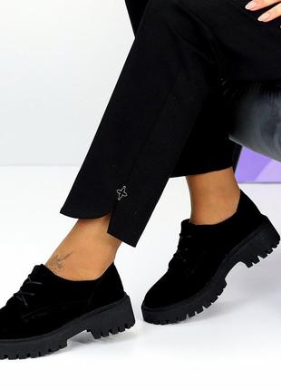 Стильні жіночі замшеві лофери чорного кольору, жіночі лофери на шнурівці