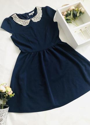 Красивое платье тёмно-синего цвета