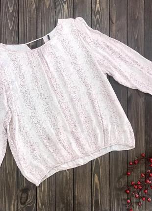 Жіноча блузка з відкритою спиною