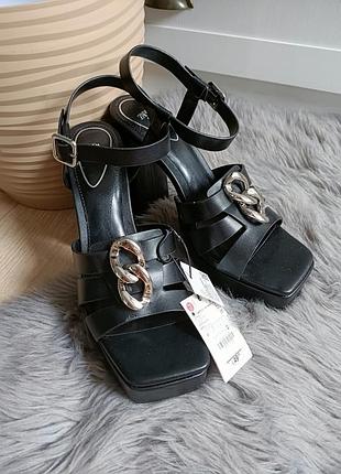 Босоножки на платформе от zara, размер 42