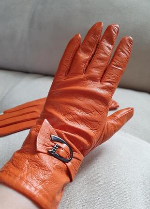 Яркие , стильные,  перчатки из натуральной кожи10 фото