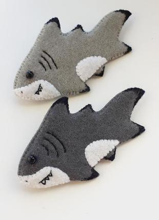 Брошка акула 5