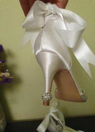 Святкові весільні туфлі9 фото