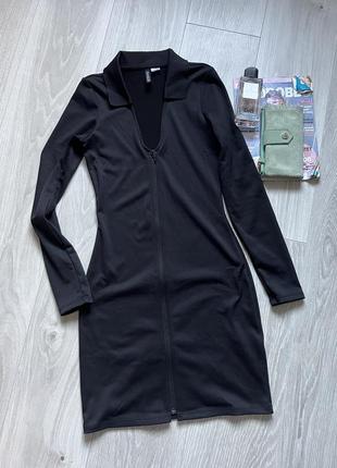 Крутое черное платье в рубчик h&m