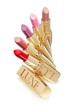 Увлажняющая губная помада luxe avon (3.6 г)1 фото