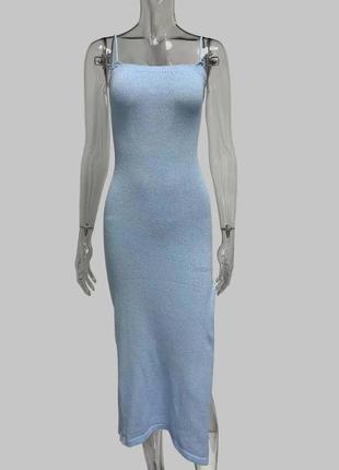 Стильное вязаное платье бежевое миди с разрезом голубая открытая спина на бретелях по фигуре из пинтерат pinterest5 фото
