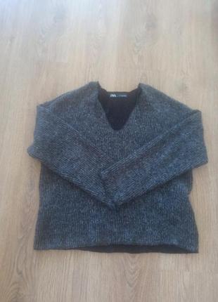Продам тепленьктй свитер zara, размер м . подходит на с