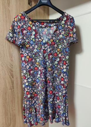 Легкое женское платье в цветочный принт