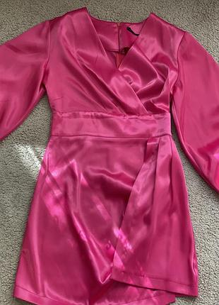 Роскошное атласное платье с объемными рукавами 😍