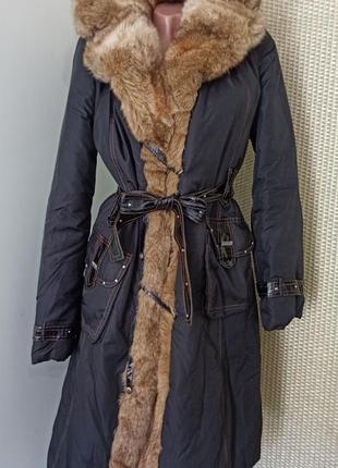 Классная зимняя куртка пуховик с мехом1 фото
