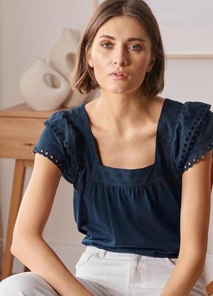 Роскошная женская блуза с вышивкой