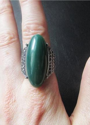 Винтажный стиль, кольцо с зеленым камнем в стразах, 18 р,, новое! арт. 52262 фото