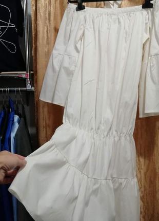 Сукня сарафанчик голі плечі і широкий рукав волан, носити сукню можна в двох варіантах як відкритими