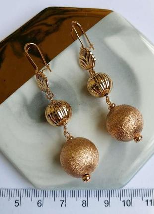 Сережки без камінців з кульками розмір: 7 см медзолото. медичне золото. позолочені