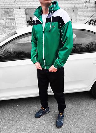 Крутой трендовый спортивный костюм.