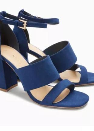 Женские темно-синие босоножки на удобном блочном каблуке next