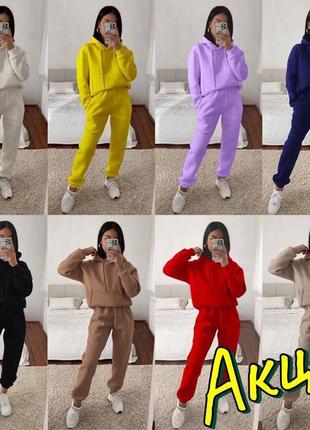 Спортивный женский костюм