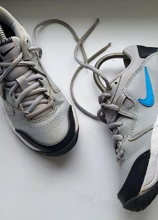 На осень кожаные подростковые кроссовки 
nike court lite 2