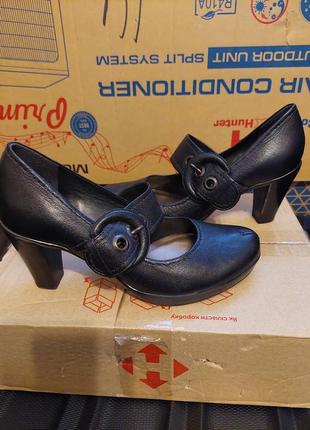 Кожаные туфли clarks
