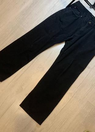 Черные джинсы прямого кроя