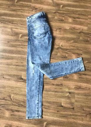 Стрейчеві джинси c&a