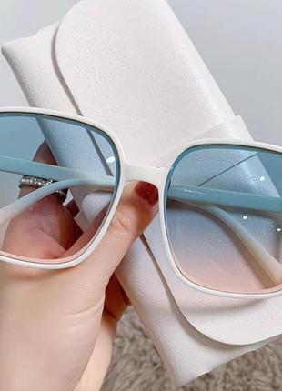 Солнцезащитные женские очки квадратные с градиентом голубые/бежевые