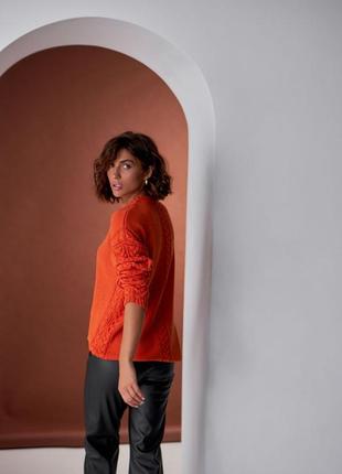 Вязаный женский свитер-пуловер с узором косами оранжевый 42-464 фото