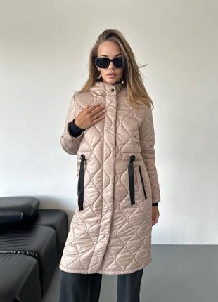 Стильне демісезоне стьобане пальто