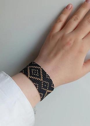 Браслет на руку из чешского бисера с узором