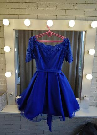 Очень красивое платье.