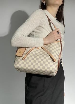 Жіноча сумка преміум якості у брендовому гравіюванні10 фото