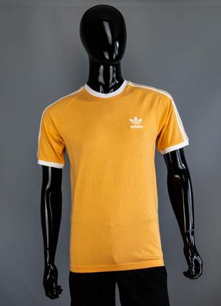 Яркая футболка с лампасами adidas outlet original